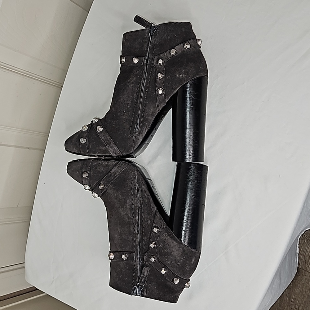 Balenciaga studded gray suede ankle boots size 39.5 - Picture 7 of 13